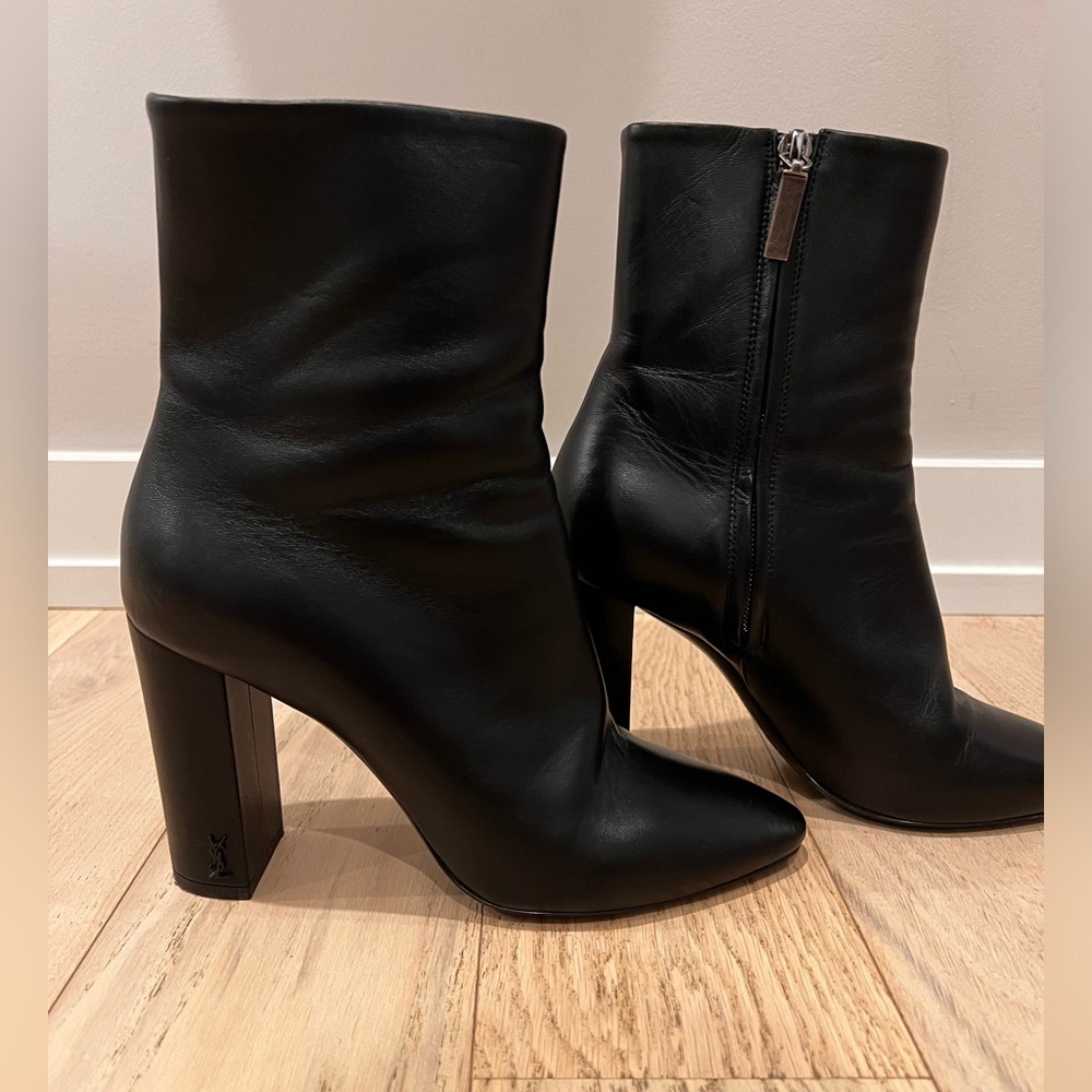 Saint Laurent. Lack leather heeled boots size 38